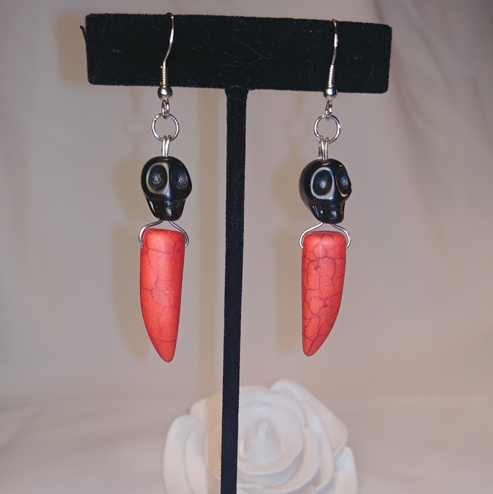 Halloween Earrings Black skull & Red Spike/Talon